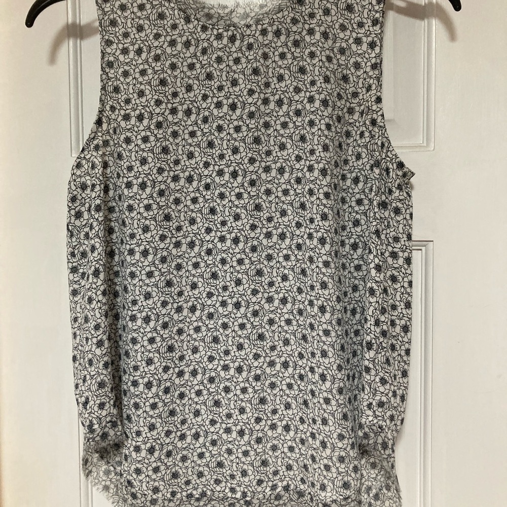 Who What Wear Black and White Sleeveless Blouse